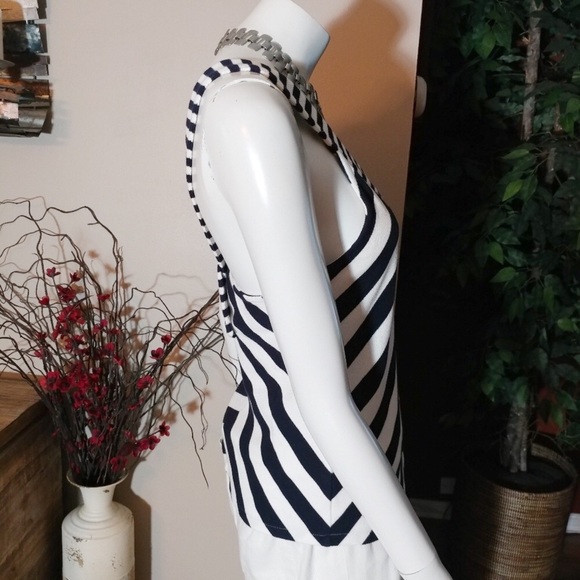 Anthropologie Postage Stamp Sleeveless V-neck Tank - Picture 2 of 8